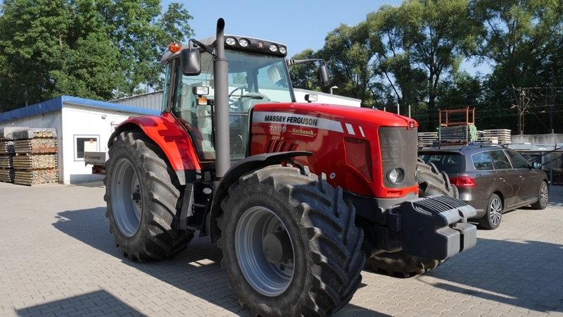 Zakupiliśmy ciągnik rolniczy z osprzętem budowlanym MASSEY FERGUSON - MF 7499